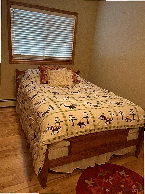 Quilt Bedding Set Featuring a Woodsy Pattern, Size Full/Queen. 6 PIECE-Nice